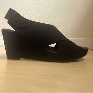Johnston & Murphy Tori Cross Band Wedge 7.5